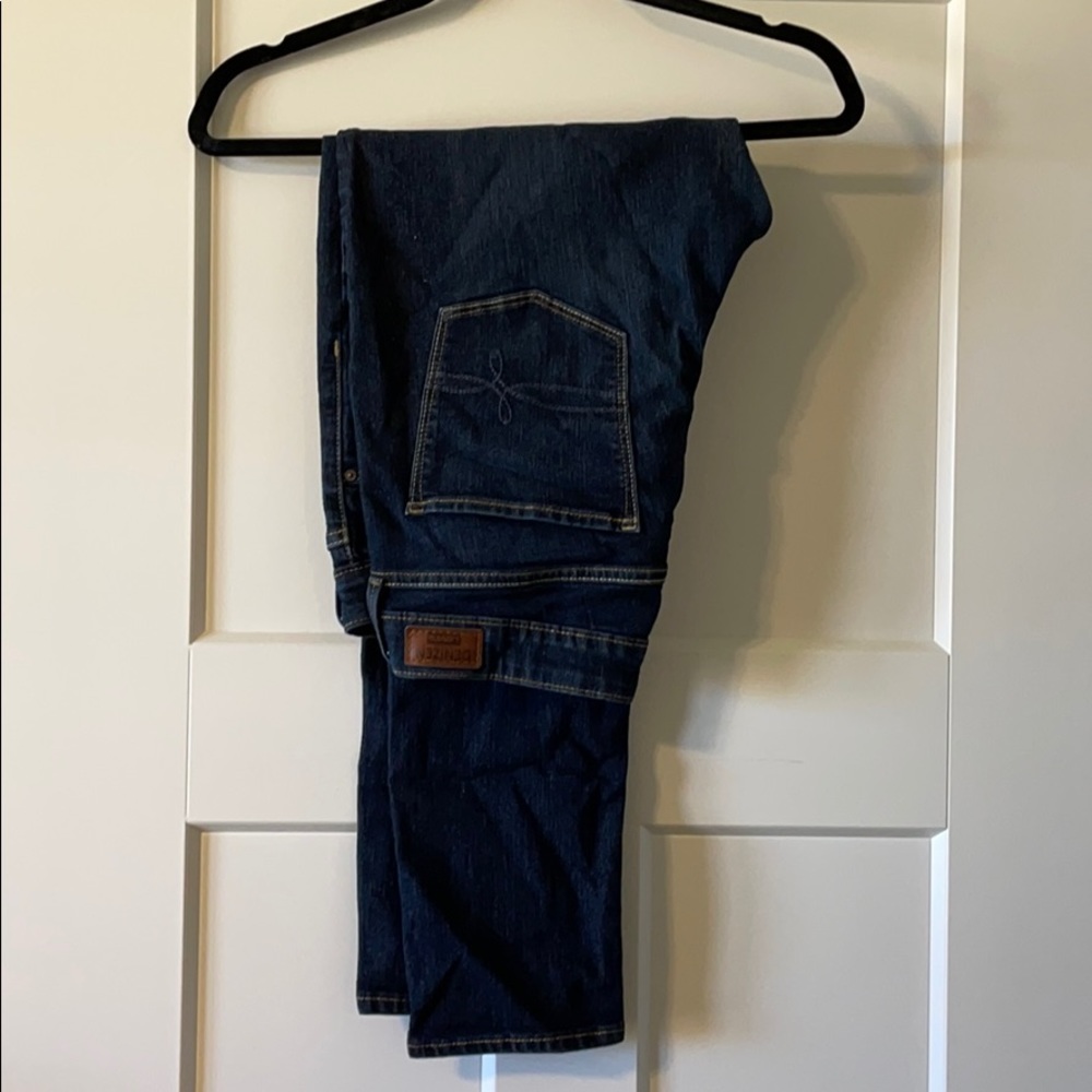 Levi’s Denizen dark wash jeans